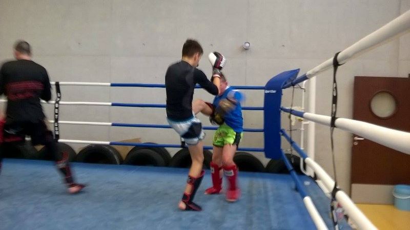 Séance d'entrainement avec Yohan Lidon.Lons le Saunier Mars 2015 - Energy Fight Club 10997236_750944758334169_945172007_n.jpg (large)