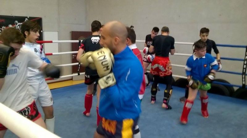 Séance d'entrainement avec Yohan Lidon.Lons le Saunier Mars 2015 - Energy Fight Club 11026619_750944845000827_1593944953_n.jpg (large)