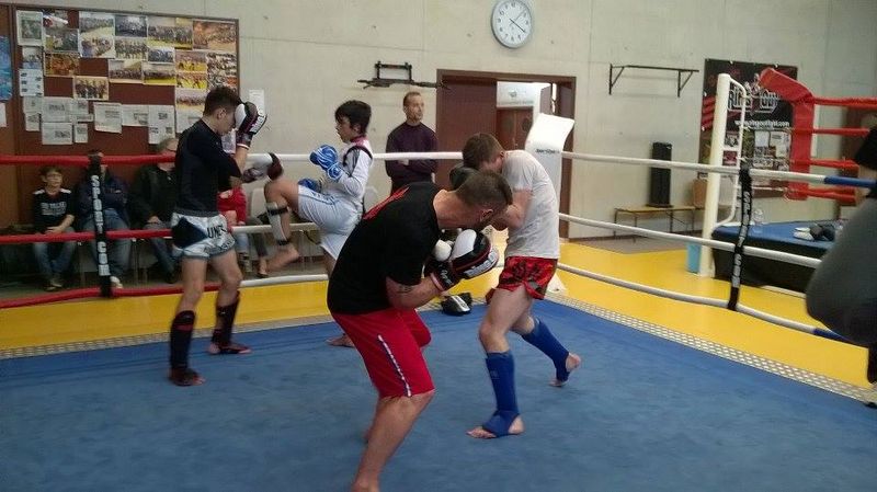 Séance d'entrainement avec Yohan Lidon.Lons le Saunier Mars 2015 - Energy Fight Club 11056883_750944575000854_183323310_n.jpg (large)