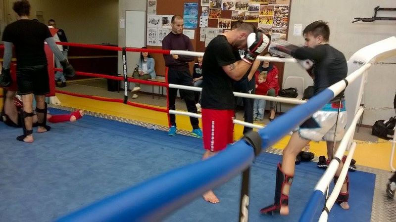 Séance d'entrainement avec Yohan Lidon.Lons le Saunier Mars 2015 - Energy Fight Club 11069164_750944211667557_1935521131_n.jpg (large)