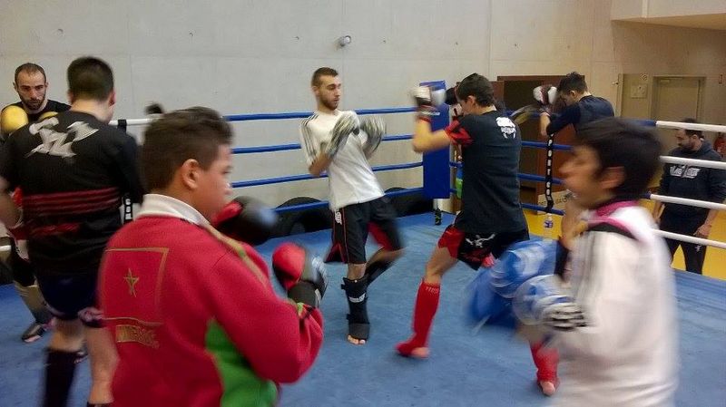 Séance d'entrainement avec Yohan Lidon.Lons le Saunier Mars 2015 - Energy Fight Club 11073000_750944971667481_1008817988_n.jpg (large)