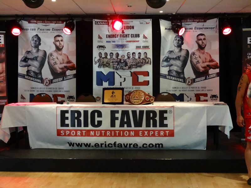 Pesée des champions  au casino .Lons le saunier le 3 juillet 2015 - Energy Fight Club dsc00805.jpg (large)