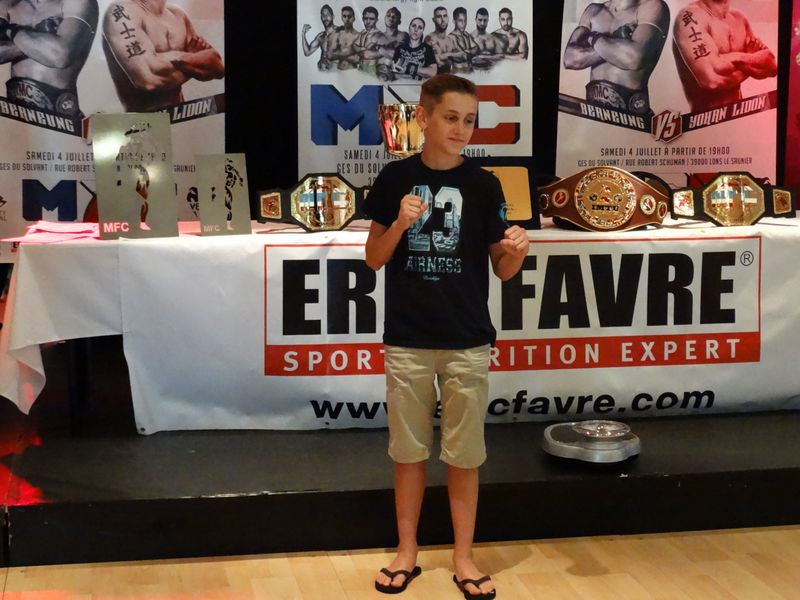 Pesée des champions  au casino .Lons le saunier le 3 juillet 2015 - Energy Fight Club dsc00823.jpg (large)