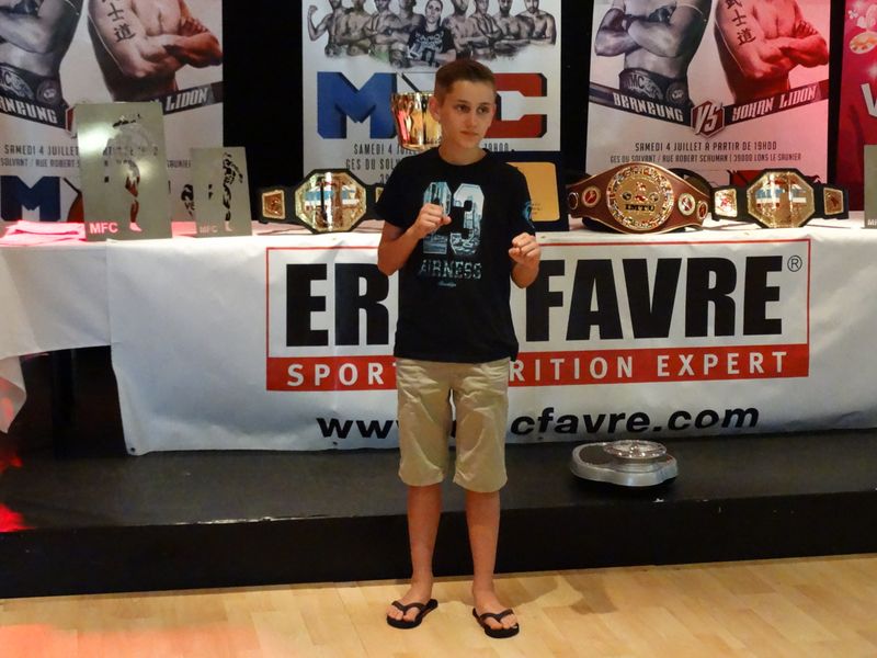 Pesée des champions  au casino .Lons le saunier le 3 juillet 2015 - Energy Fight Club dsc00824.jpg (large)