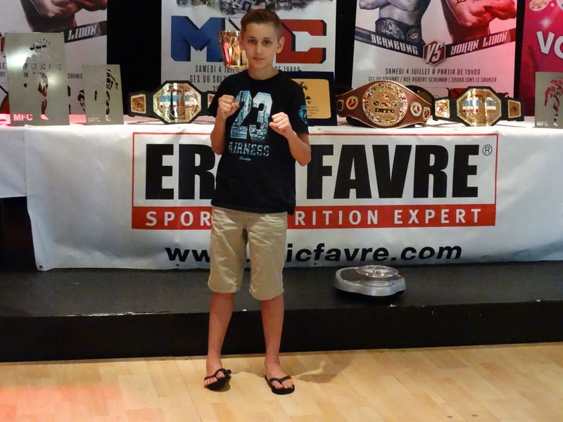 Pesée des champions  au casino .Lons le saunier le 3 juillet 2015 - Energy Fight Club dsc00826.jpg (large)