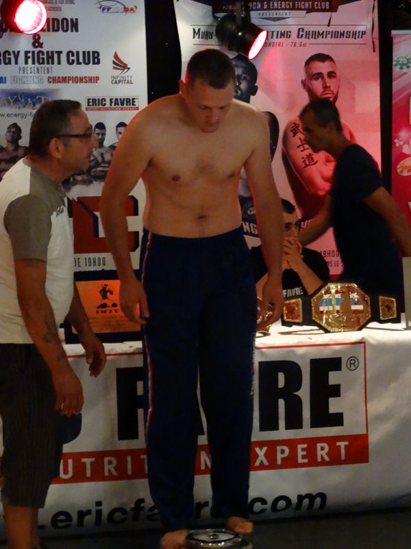 Pesée des champions  au casino .Lons le saunier le 3 juillet 2015 - Energy Fight Club dsc00856.jpg (large)