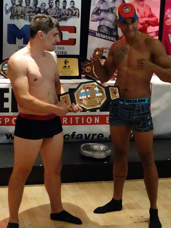 Pesée des champions  au casino .Lons le saunier le 3 juillet 2015 - Energy Fight Club dsc00861.jpg (large)