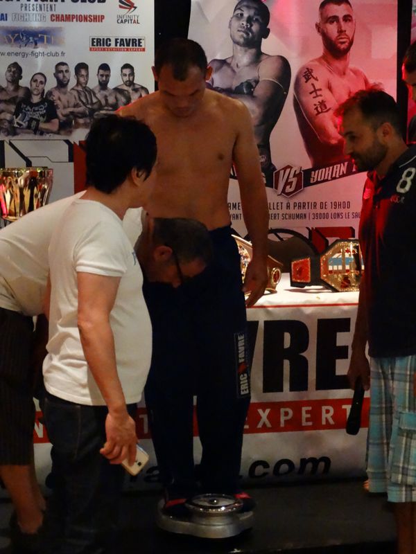 Pesée des champions  au casino .Lons le saunier le 3 juillet 2015 - Energy Fight Club dsc00873.jpg (large)