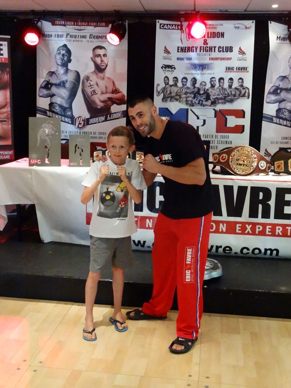 Pesée des champions  au casino .Lons le saunier le 3 juillet 2015 - Energy Fight Club dsc00894.jpg (large)