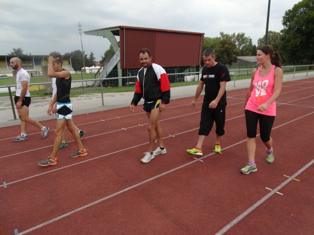 Séance de fractionner et renforcement musculaire au stade .Lundi 31 aout 2015 - Energy Fight Club dsc00149.jpg (large)