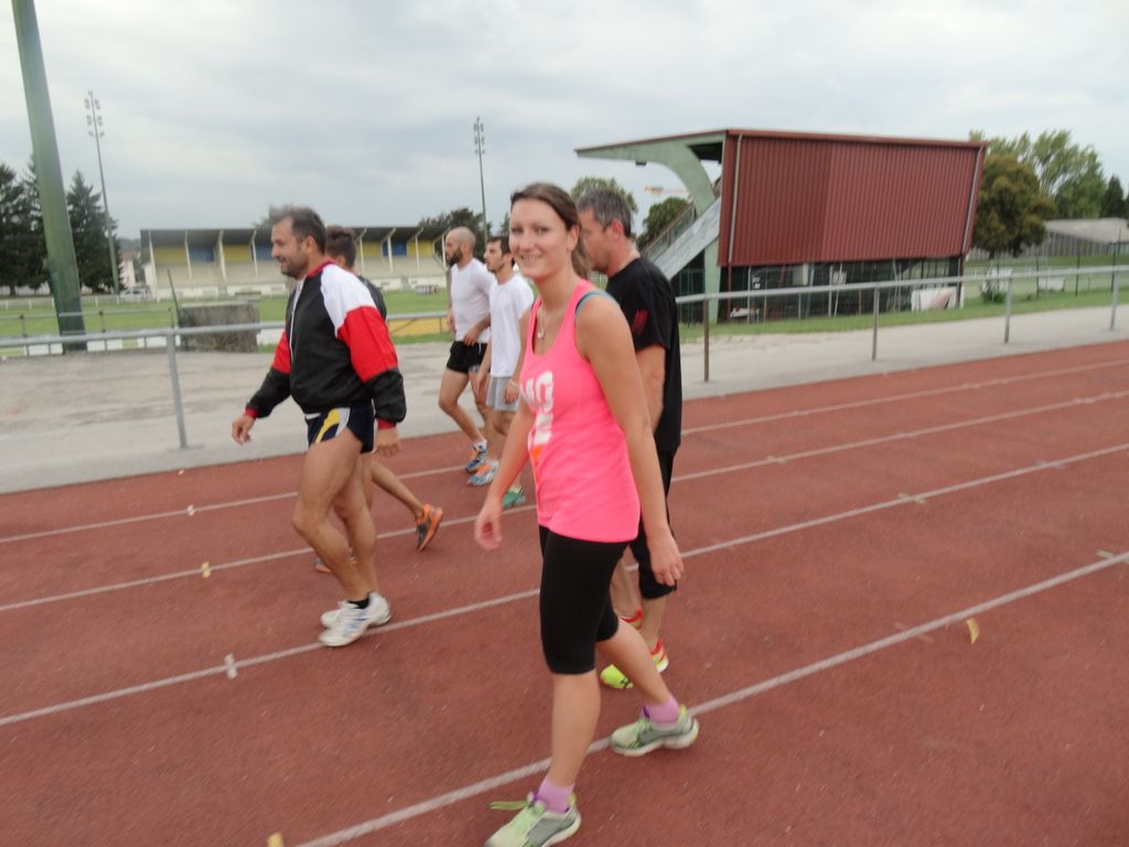 Séance de fractionner et renforcement musculaire au stade .Lundi 31 aout 2015 - Energy Fight Club dsc00152.jpg (large)