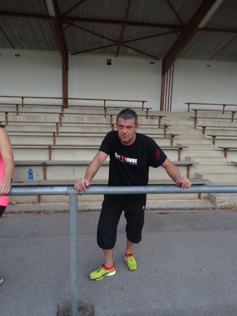 Séance de fractionner et renforcement musculaire au stade .Lundi 31 aout 2015 - Energy Fight Club dsc00156.jpg (large)