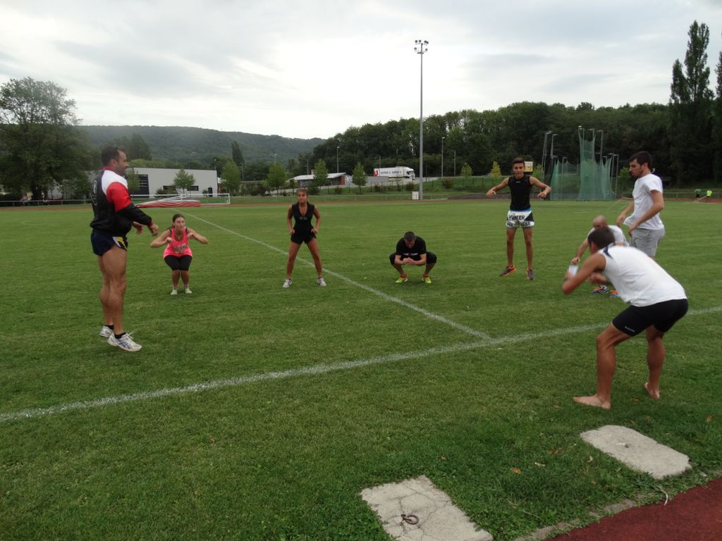 Séance de fractionner et renforcement musculaire au stade .Lundi 31 aout 2015 - Energy Fight Club dsc00204.jpg (large)