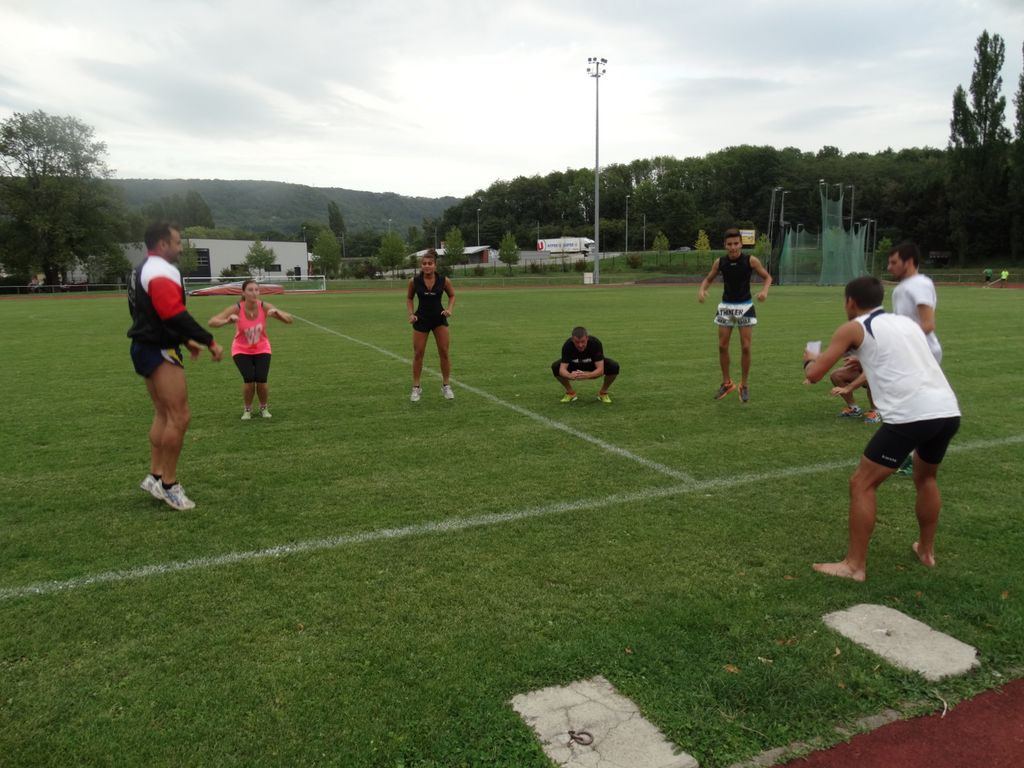 Séance de fractionner et renforcement musculaire au stade .Lundi 31 aout 2015 - Energy Fight Club dsc00205.jpg (large)
