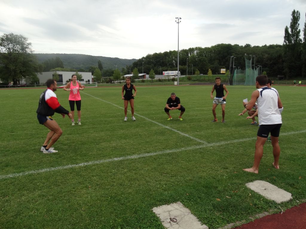 Séance de fractionner et renforcement musculaire au stade .Lundi 31 aout 2015 - Energy Fight Club dsc00206.jpg (large)