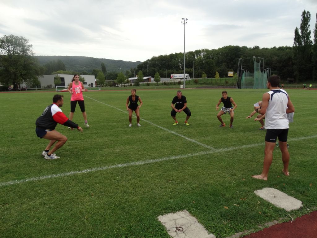 Séance de fractionner et renforcement musculaire au stade .Lundi 31 aout 2015 - Energy Fight Club dsc00207.jpg (large)
