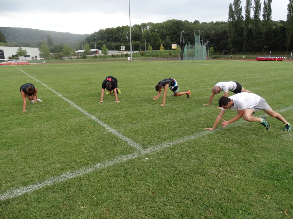 Séance de fractionner et renforcement musculaire au stade .Lundi 31 aout 2015 - Energy Fight Club dsc00210.jpg (large)