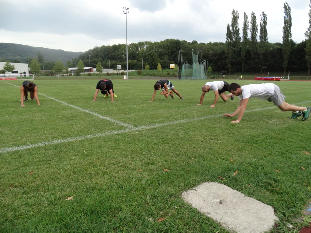 Séance de fractionner et renforcement musculaire au stade .Lundi 31 aout 2015 - Energy Fight Club dsc00213.jpg (large)