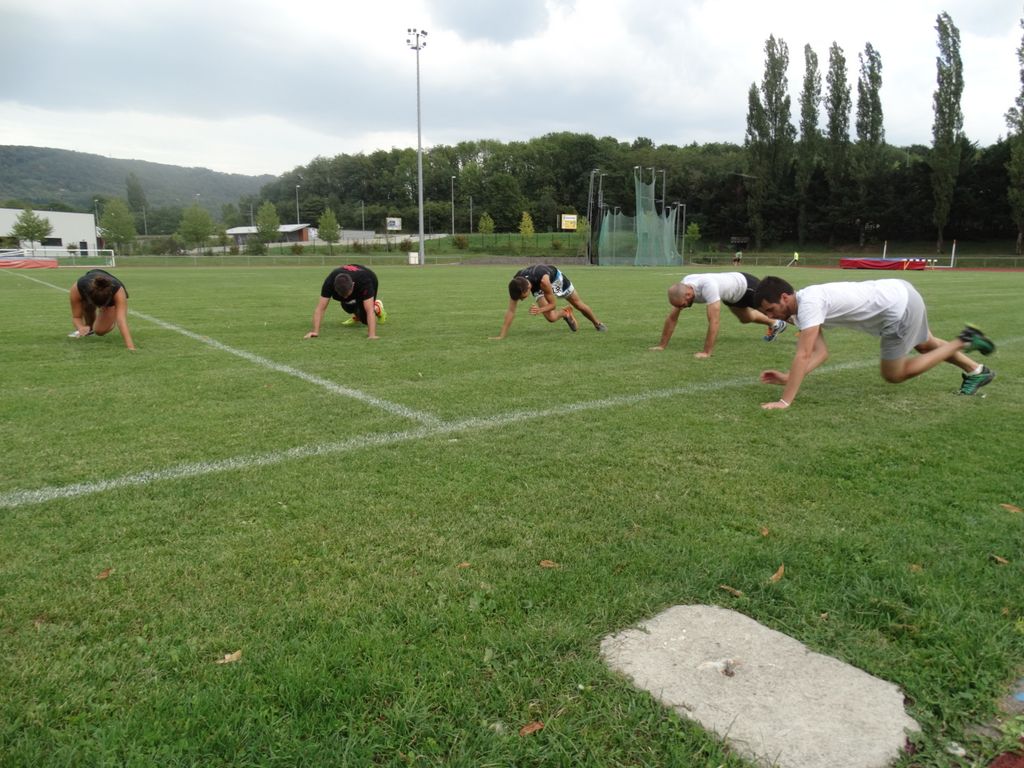 Séance de fractionner et renforcement musculaire au stade .Lundi 31 aout 2015 - Energy Fight Club dsc00214.jpg (large)