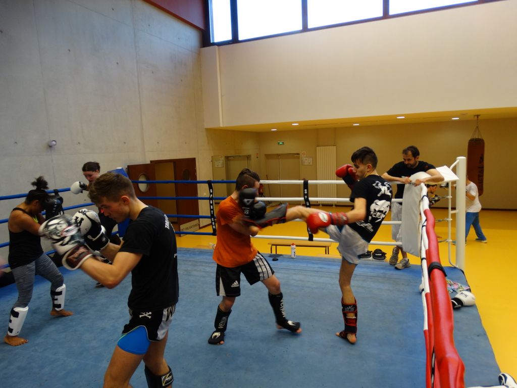 Entrainement interclubs Pontarlier & Oyonax .Lons le Saunier le 10 avril 2016 - Energy Fight Club dsc01931.jpg (large)