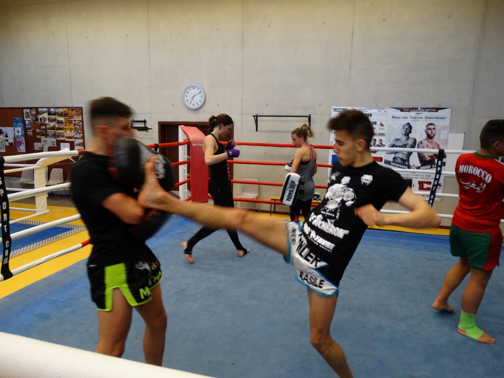 Entrainement interclubs Pontarlier & Oyonax .Lons le Saunier le 10 avril 2016 - Energy Fight Club dsc01956.jpg (large)