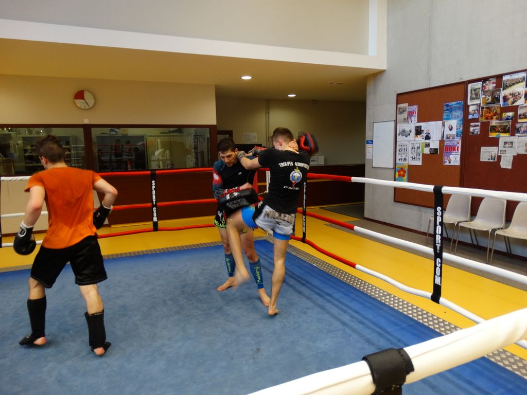 Entrainement interclubs Pontarlier & Oyonax .Lons le Saunier le 10 avril 2016 - Energy Fight Club dsc01966.jpg (large)