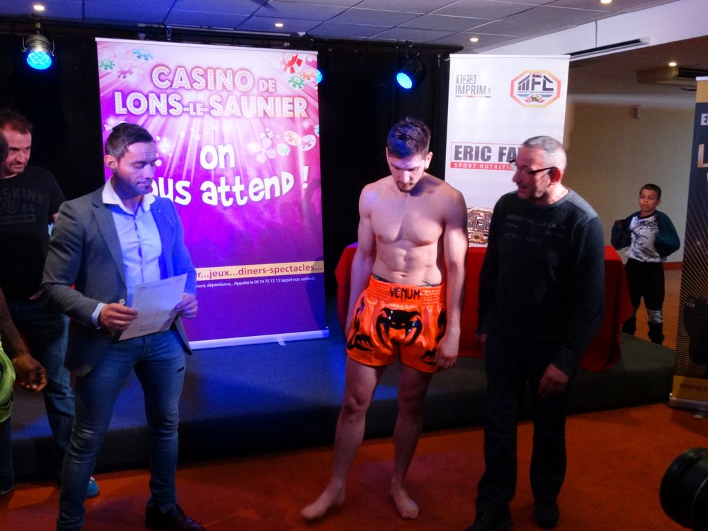 Pesée du MFC5.Lons le saunier le 29 avril 2016 - Energy Fight Club dsc02116.jpg (large)