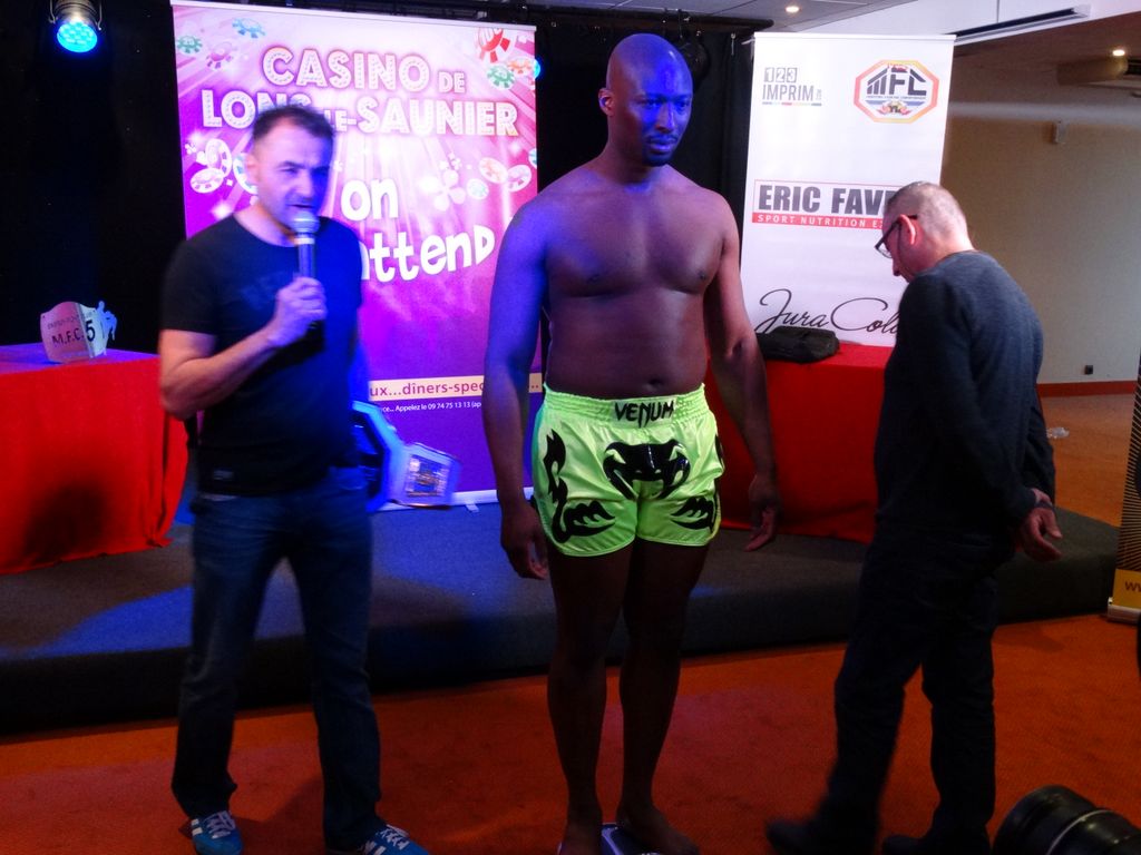 Pesée du MFC5.Lons le saunier le 29 avril 2016 - Energy Fight Club dsc02119.jpg (large)