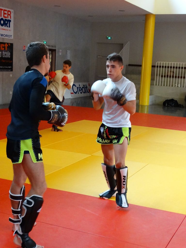 Stage de perfectionnement de boxe thaï avec Yohann Lidon le 18 octobre 2015 - Energy Fight Club dsc00398.jpg (large)
