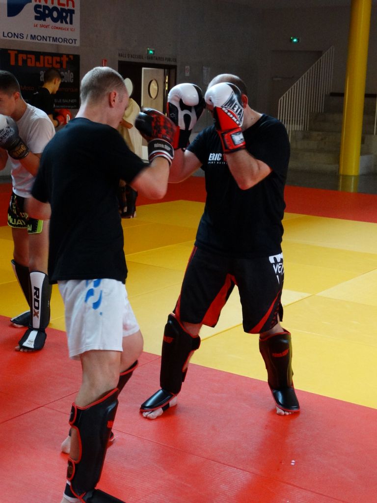 Stage de perfectionnement de boxe thaï avec Yohann Lidon le 18 octobre 2015 - Energy Fight Club dsc00400.jpg (large)