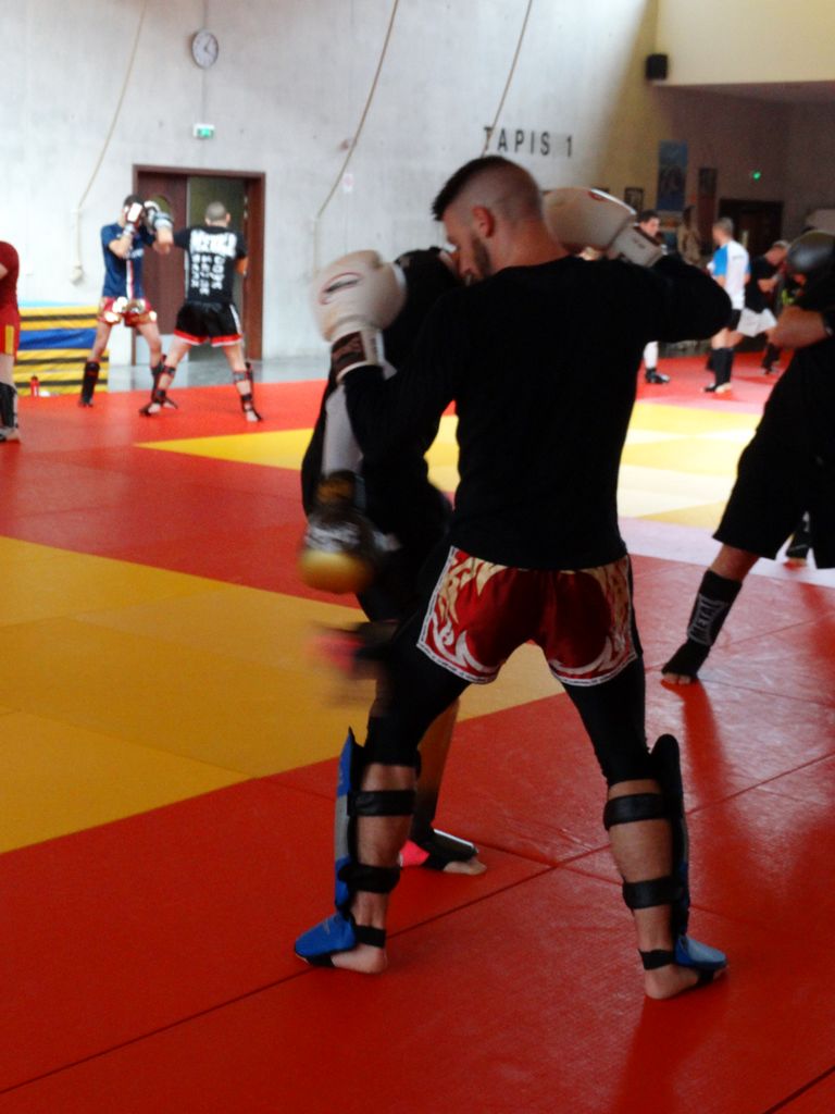 Stage de perfectionnement de boxe thaï avec Yohann Lidon le 18 octobre 2015 - Energy Fight Club dsc00422.jpg (large)