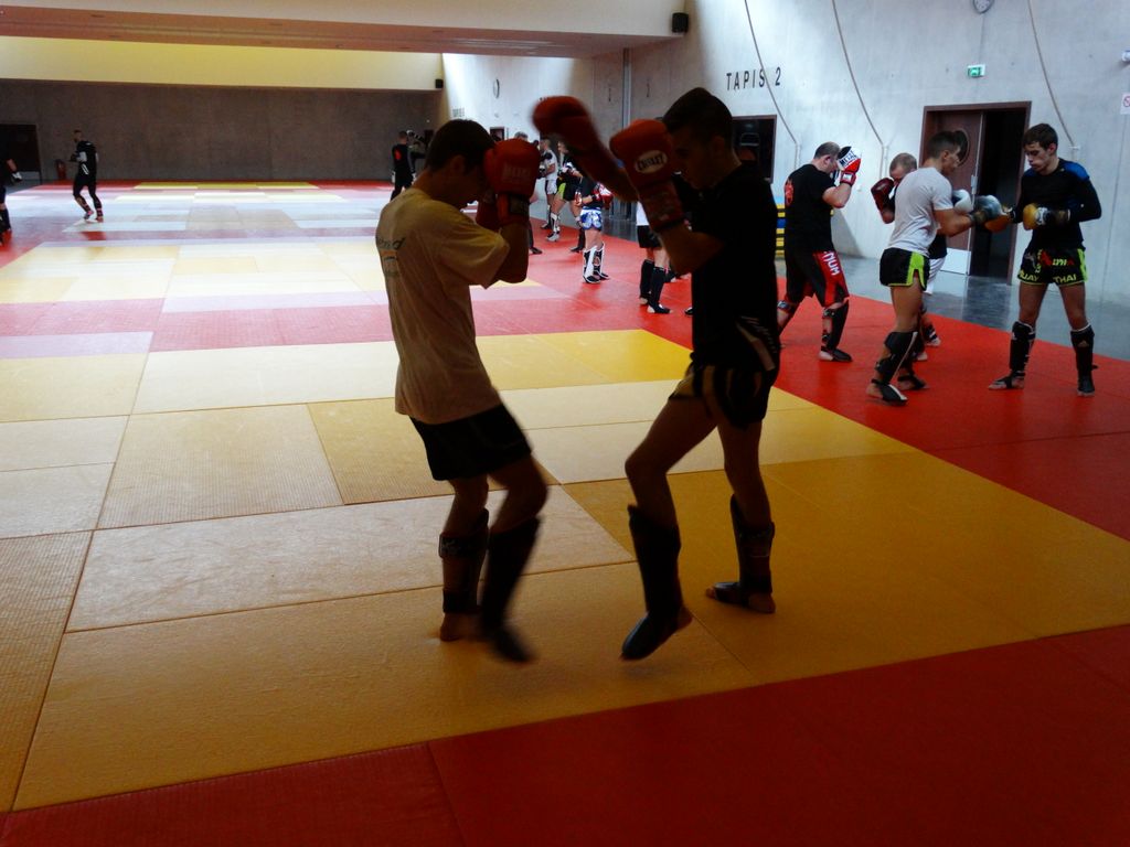 Stage de perfectionnement de boxe thaï avec Yohann Lidon le 18 octobre 2015 - Energy Fight Club dsc00498.jpg (large)
