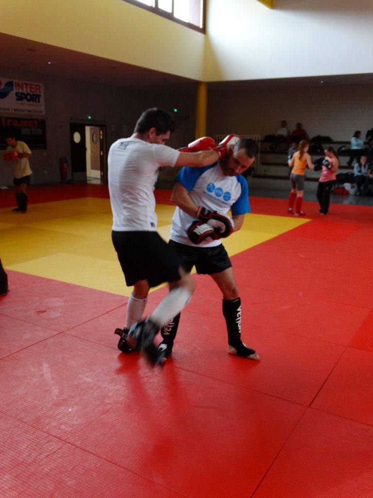 Stage de perfectionnement de boxe thaï avec Yohann Lidon le 18 octobre 2015 - Energy Fight Club dsc00509.jpg (large)