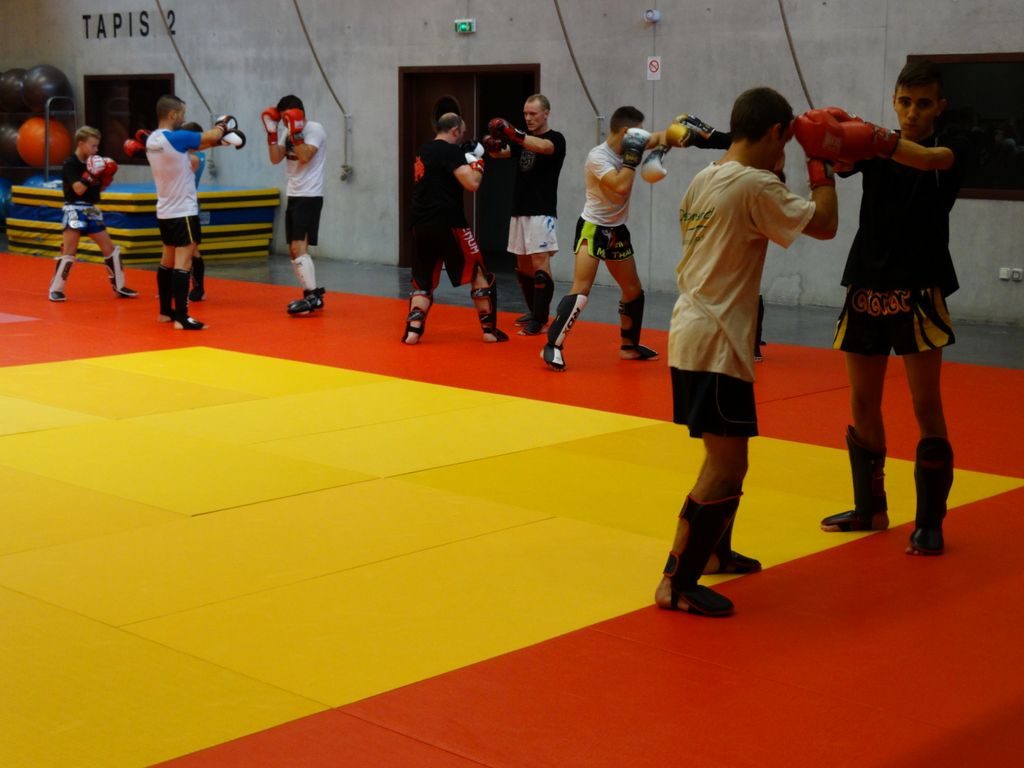 Stage de perfectionnement de boxe thaï avec Yohann Lidon le 18 octobre 2015 - Energy Fight Club dsc00552.jpg (large)